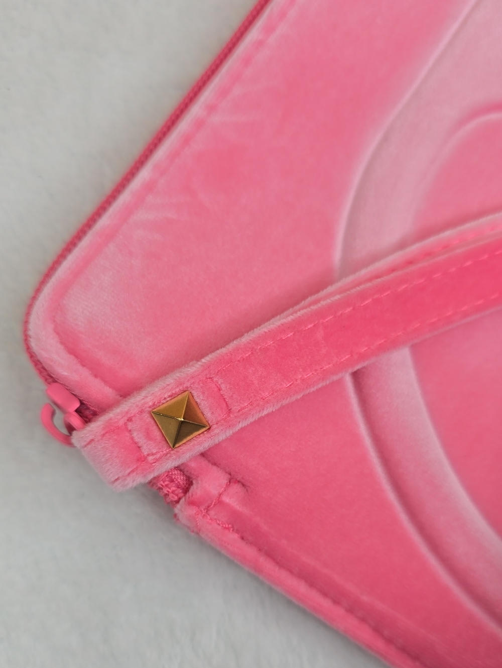 Valentino Pink Soft Plush Laptop Bag Case XL NWOT - Picture 3 of 7
